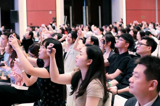 元视频 即描述视频内容的元视频信息