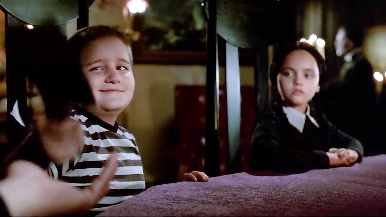 在线观看《【新疆-异域幼幼】被回老家的亲哥忽悠展示酮体，妹妹乖哥哥给你买王者荣耀皮肤~-1080p》｜萝莉幼女初中视频网 [0：15x720p]　@cav10 dl hd