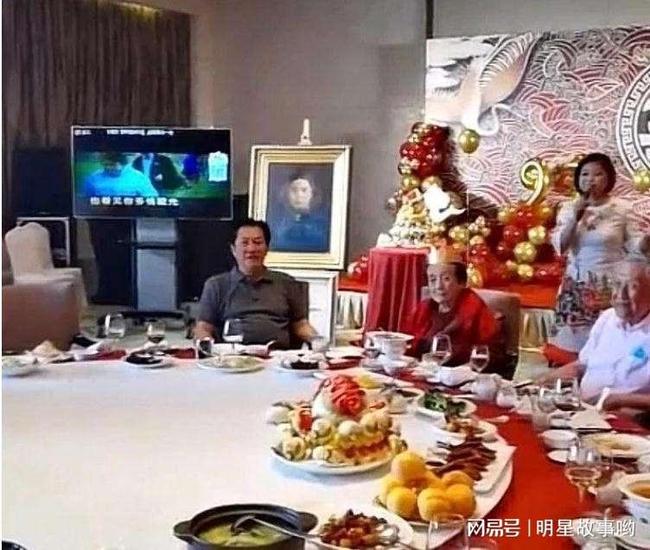 男同gay 每个人都应被平等尊重