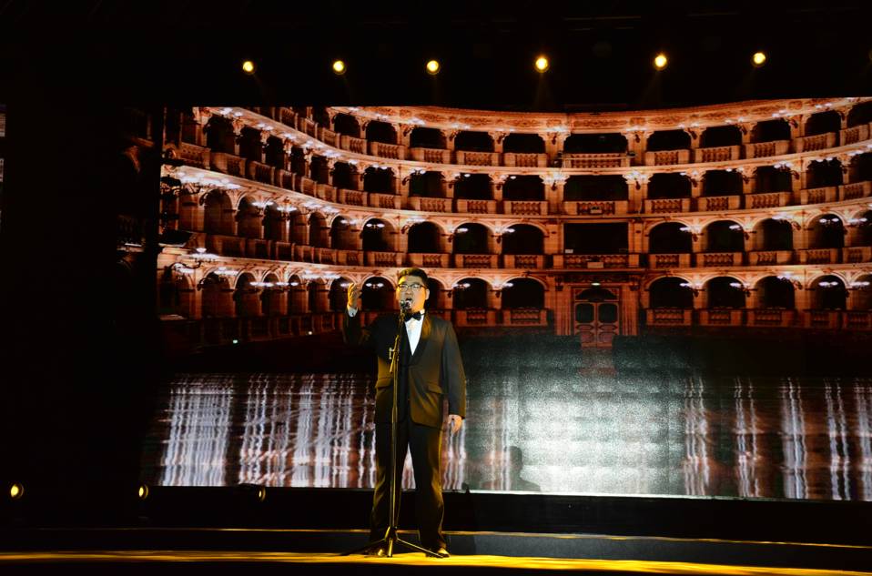 欧美精品综合少妇 以其历久弥新的综合设计