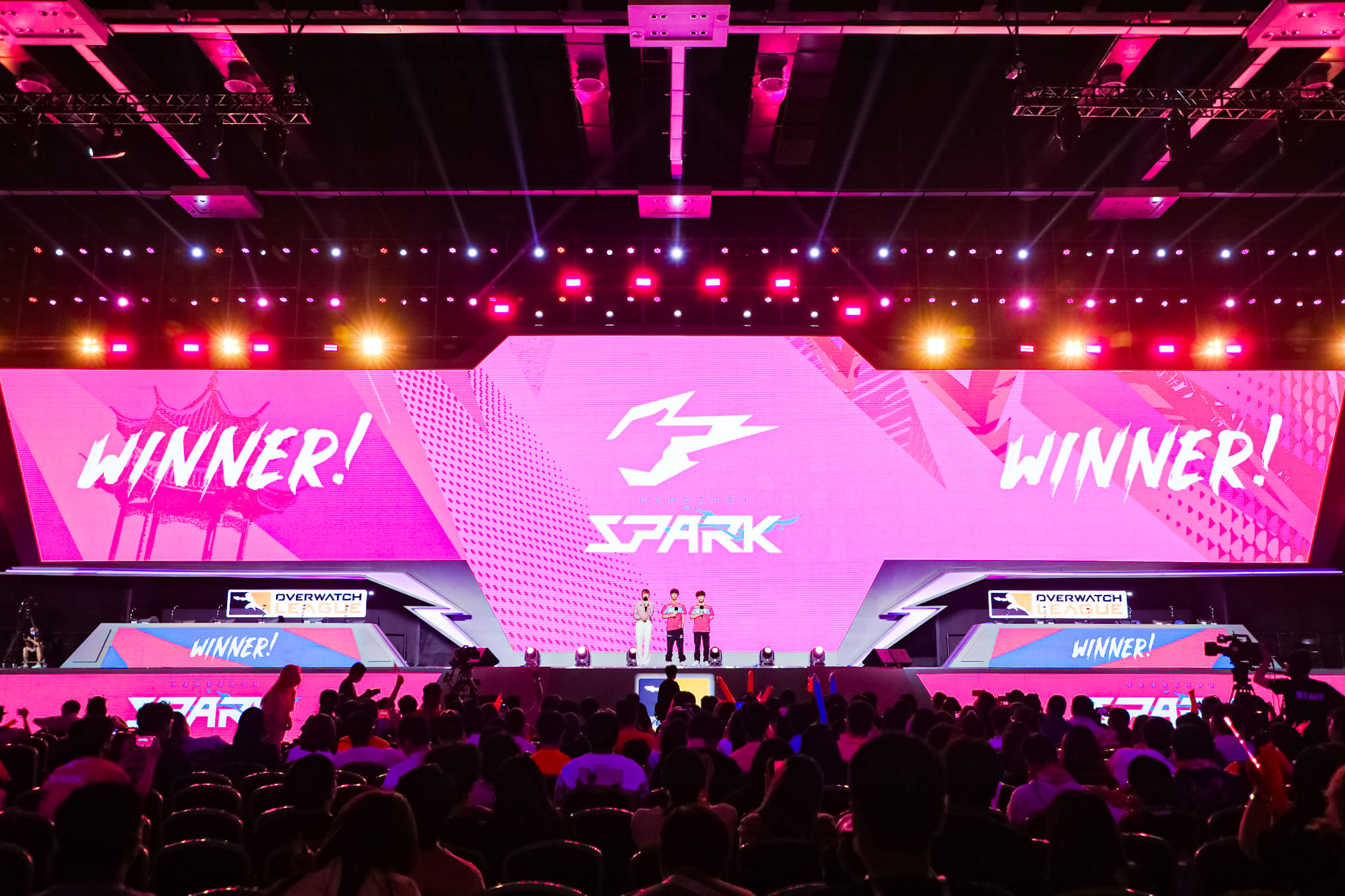 在这部热门视频中