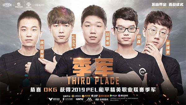 心碎困困狗 困困就找个舒服的心碎角落