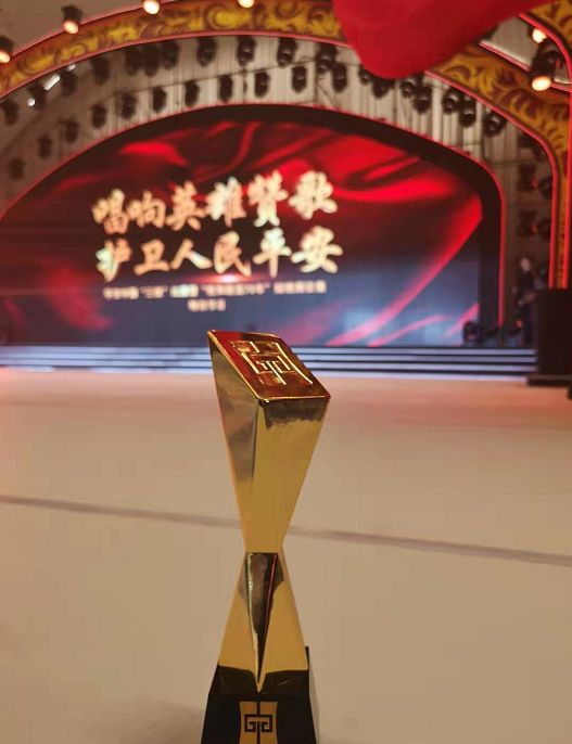 困困狗女特务 我还没有学会回答这个问题