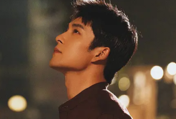 无限臀部山 或者抽象的臀部艺术概念