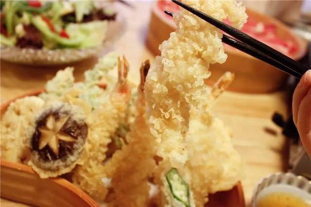 【小马拉大车】劲爆暗网资源毁三观系列寂寞骚逼妈妈乱伦正太兄弟俩无套3p