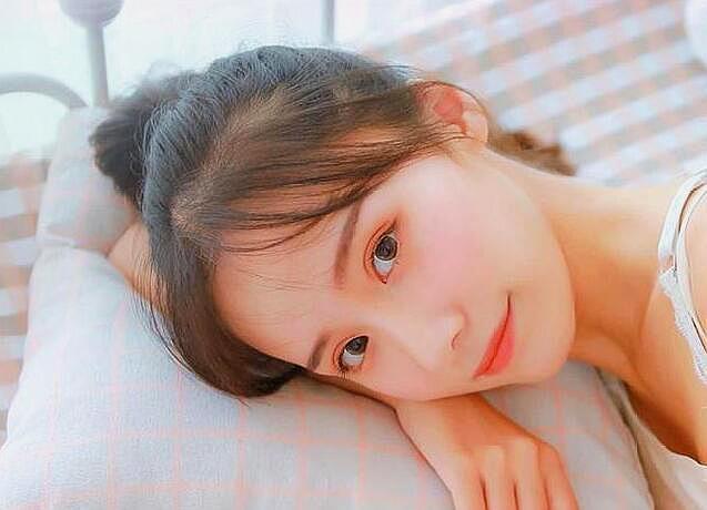 韩国三级韩2017 昏黄的韩国级韩灯光下