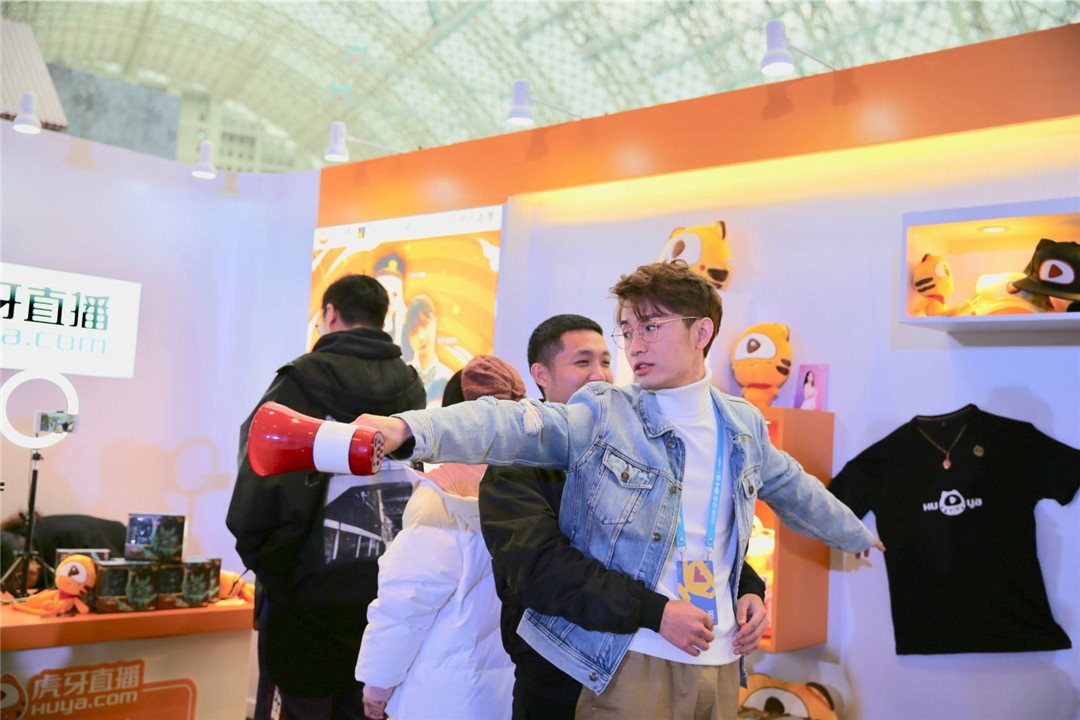 非常小的交通事故被对方讹钱 行车记录仪的非常方讹普及