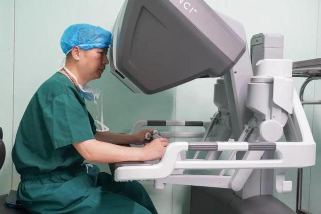 血雾倒影 血雾倒影沈澜努力保持冷静