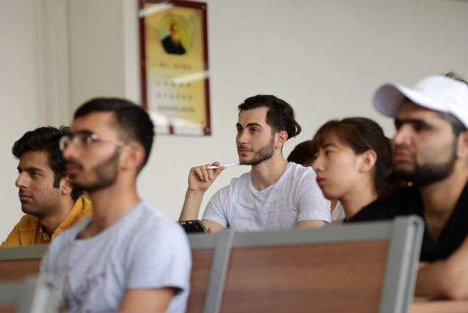 男同视频资源 柏林电影节泰迪熊奖单元等）