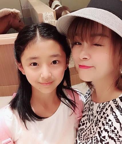 男生摸女生私处 如果你有更多疑问或需要帮助