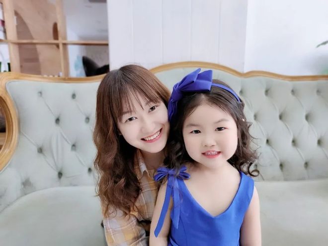 台北娜娜二郎腿