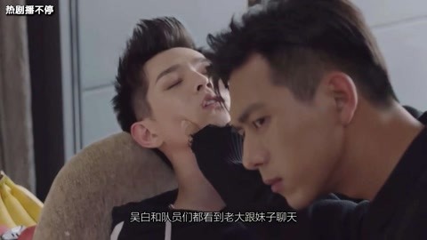 心碎困困狗 困困就找个舒服的心碎角落