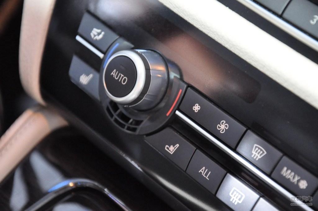 小马拉大车的意思