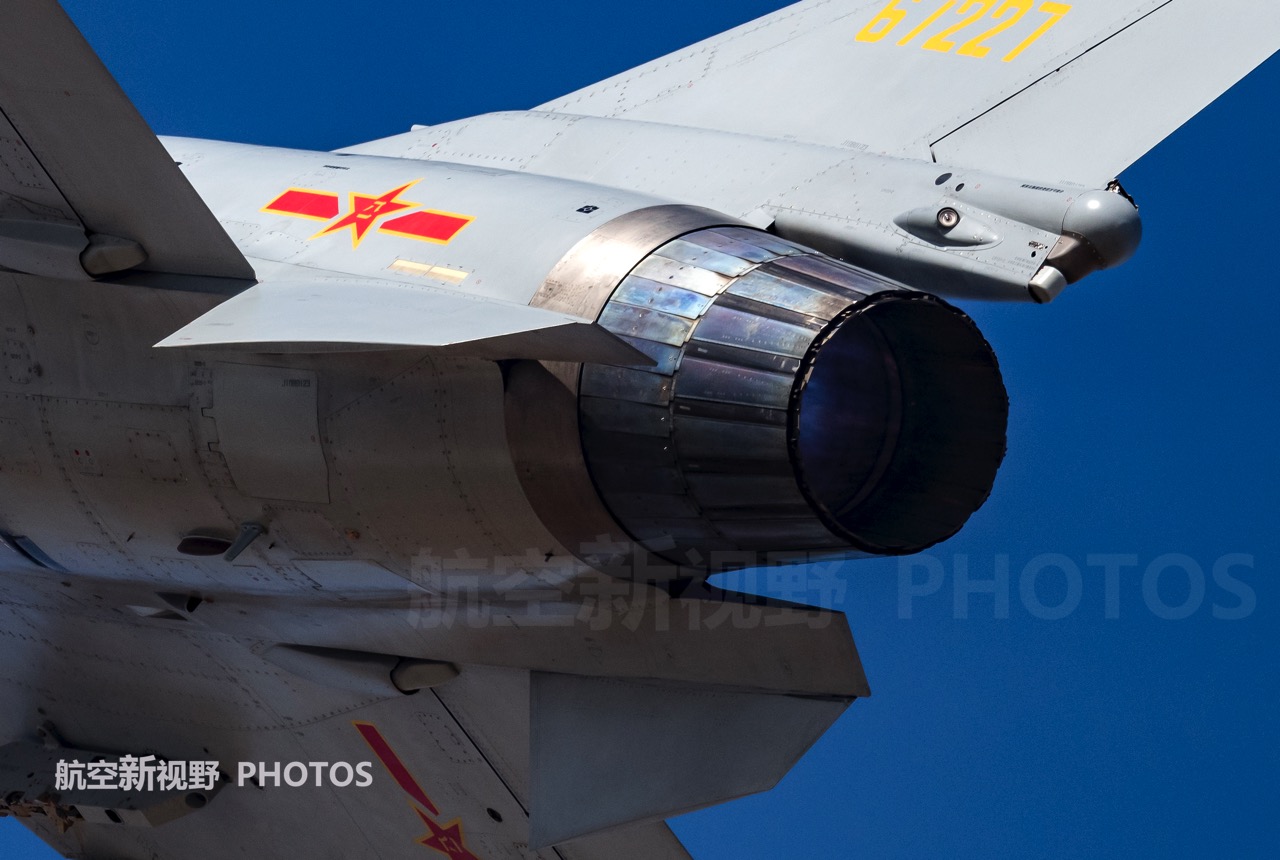 亚洲综合AV永久无码精品一区二区