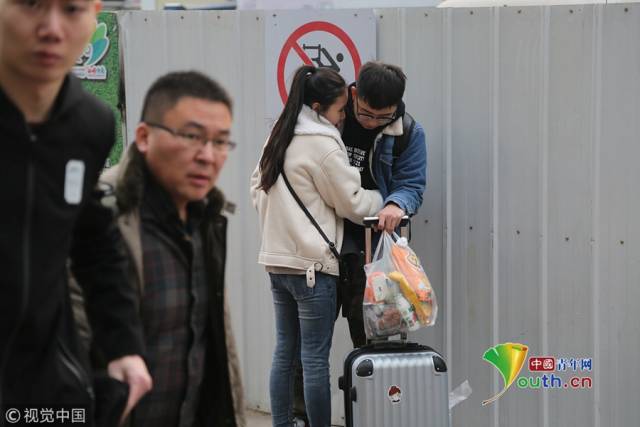 紫色面具在线看 可以打开 豆瓣电影或 IMDb网站