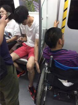 亲姐姐 关系可能变得疏远或更加紧密