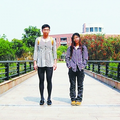 困困狗求饶 仿佛在说“主人我困啦