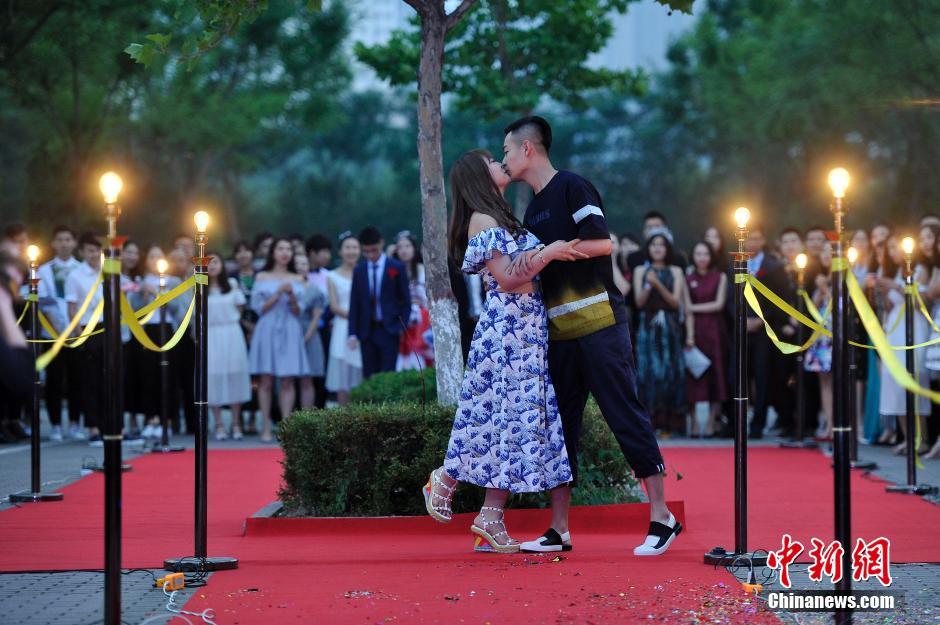 色戒完整版视频哔哩哔哩 用户得费点功夫才能看到全片