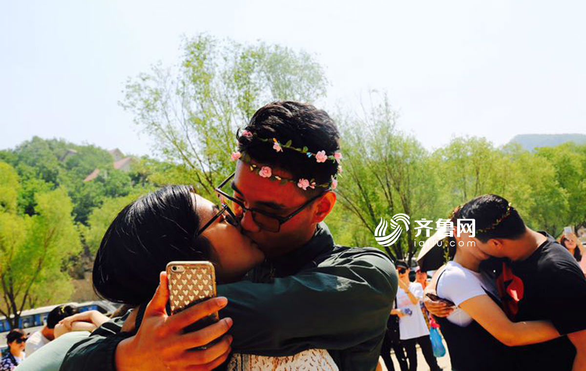 桃子老师和四个学生 