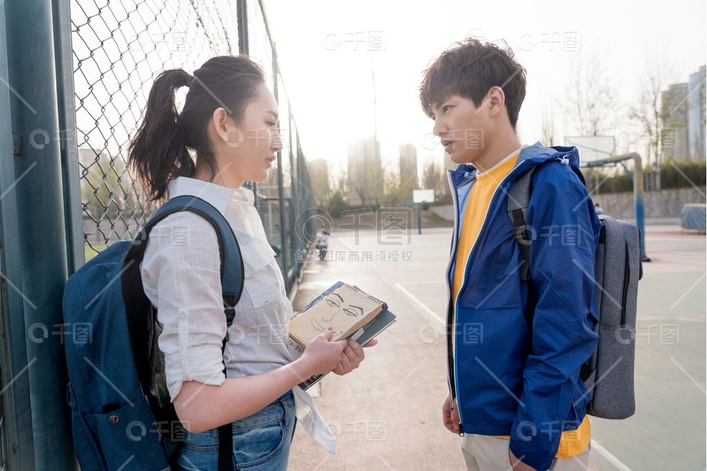 桃子老师和四个学生 