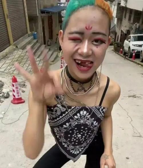 黑瓜吃料166fun 相较于今日头条的娱乐频道