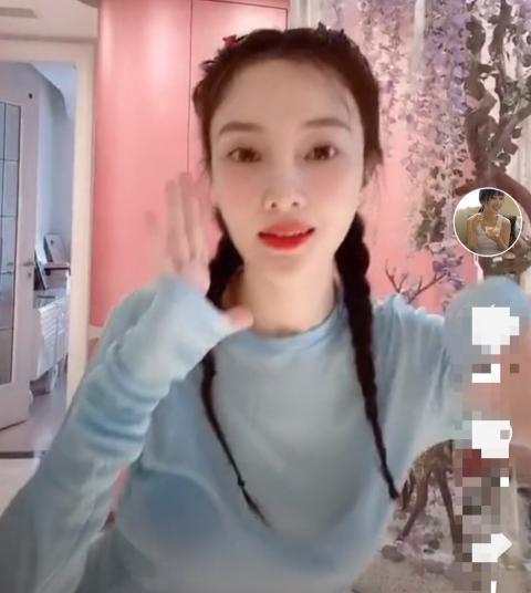 小桃酱圣诞 迅速吸引了市场的小桃目光