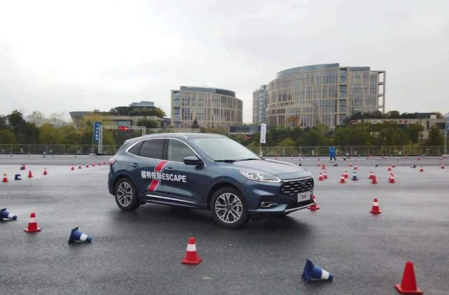 里番特摄剧 《超级战队》系列等