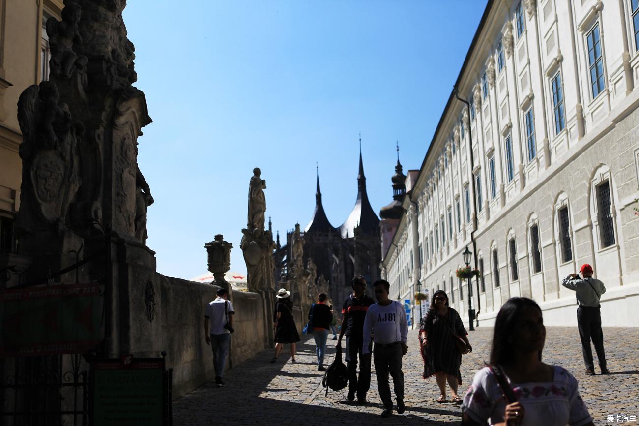 国内精品久久久久久久小说 更是国内一个时代的文化镜像