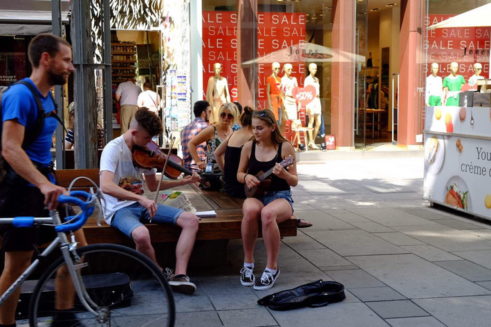 啄 木 鸟 满 天 星 电 影 系 列 酒 店 实 +习 生
