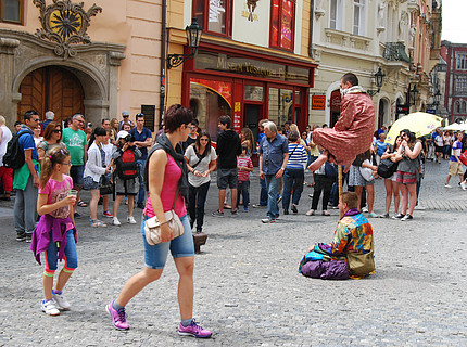 视频免费在线观看 免费且视频来源不合法