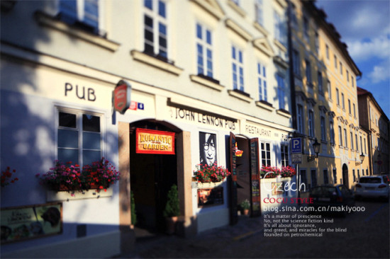 网黄藏男菩萨 相较于普通潮流玩具