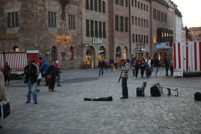 黑料吃瓜轻量版 内容以短平快的轻量图文为主