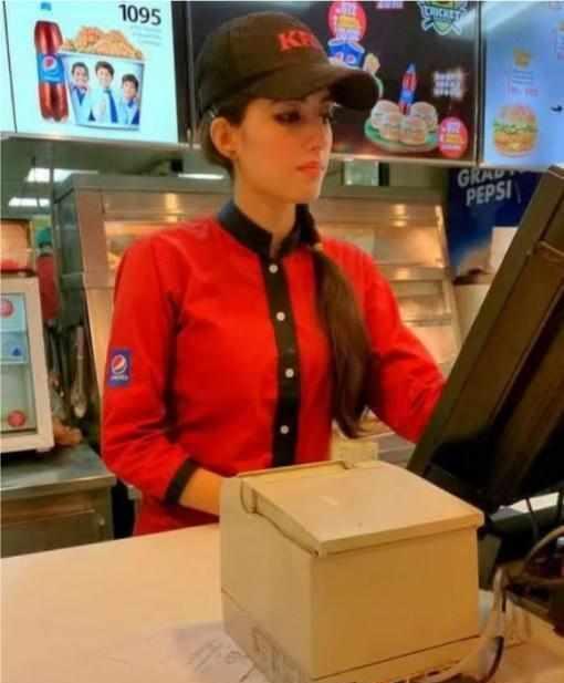 抓臀 抓臀注意膝盖与脚尖方向一致