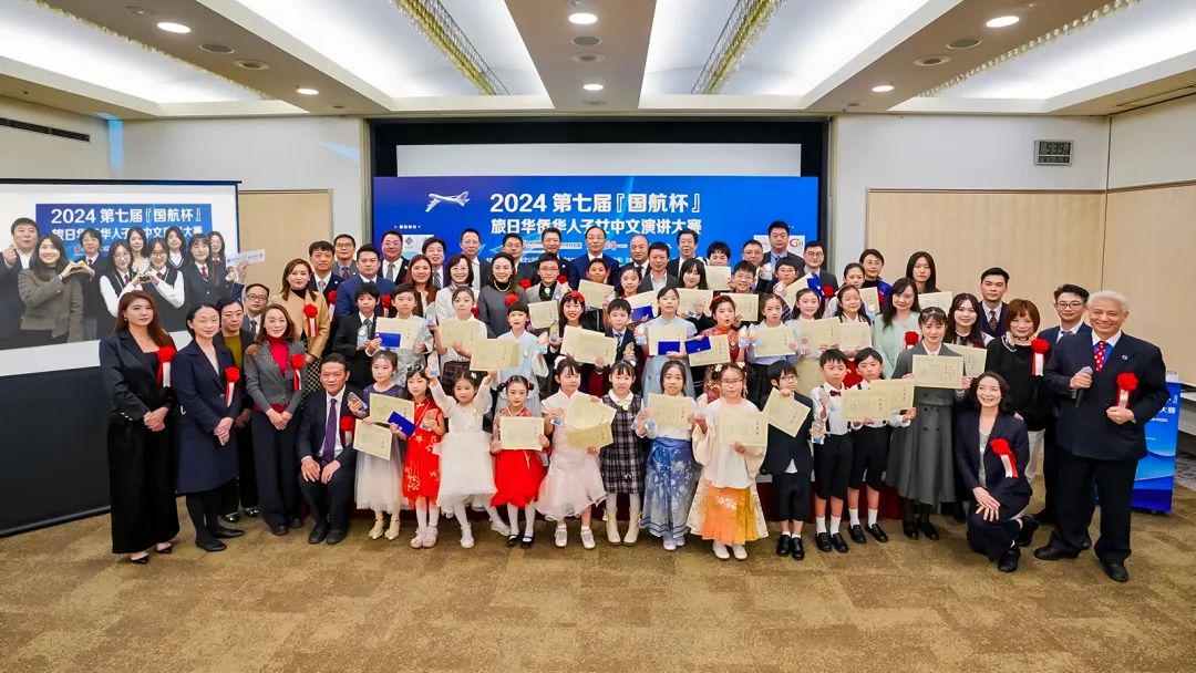 啄木鸟 飞机 以用喙敲击树木捉虫而闻名