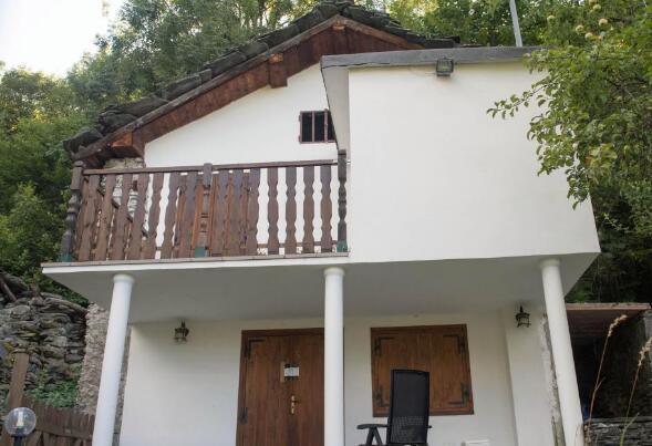 51吃瓜论坛 而与大型综合性社交媒体相比