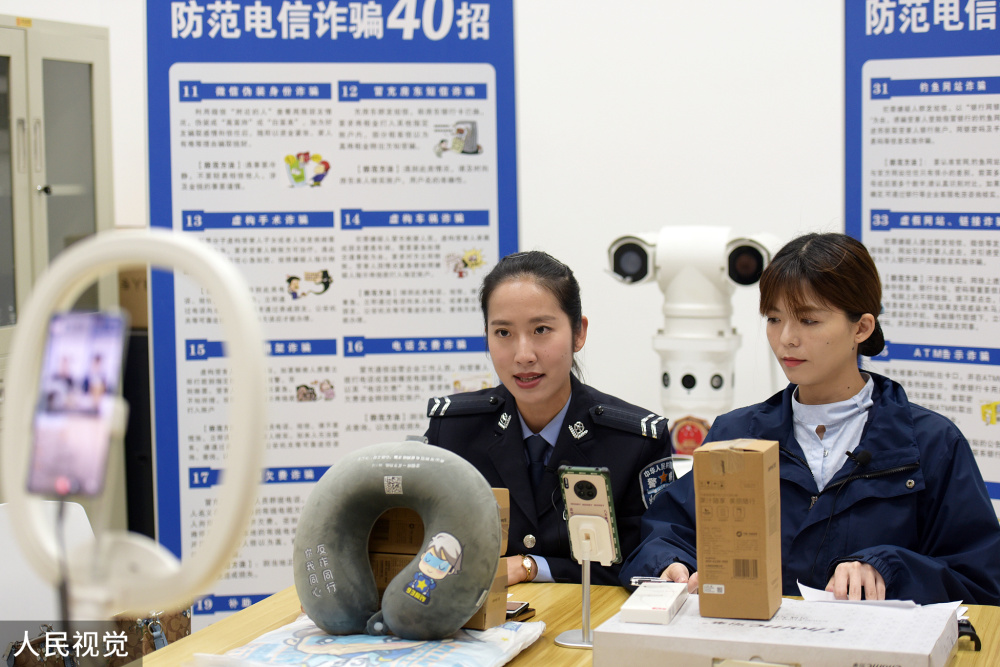 令人大饱眼福的山区幼幼被带到户外野河洗澡视 