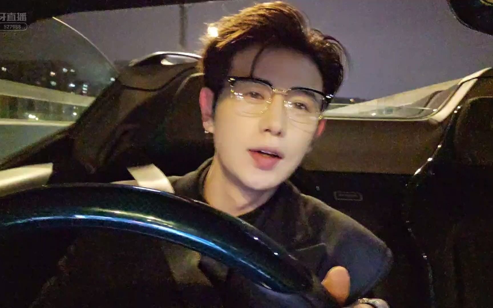 做着饭下面还连在一起