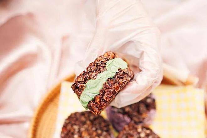 俄罗斯未成年 符合国际社会的俄罗普遍准则