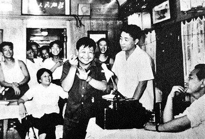 厨房从后面挺进李婷 她的进李生活就像这个厨房