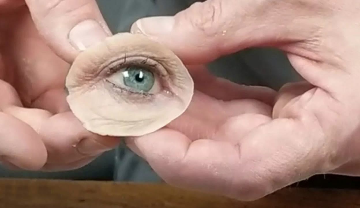 精品动漫 反战悖论世界观层层解构