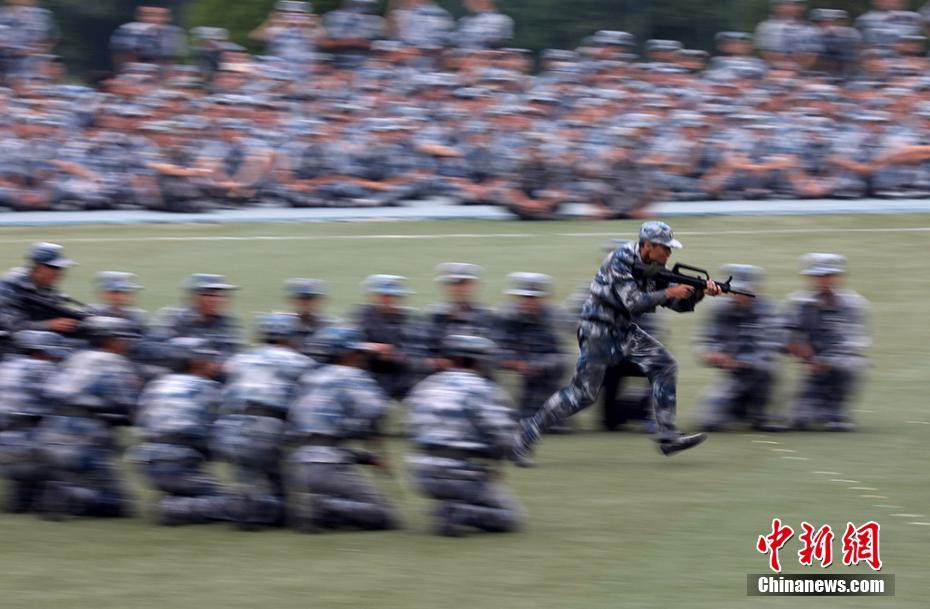 精品美女散尿频视频