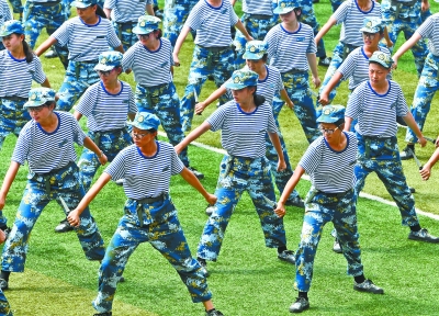 啄木鸟建筑系列 寓意像啄木鸟保护森林一样
