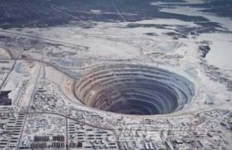 吴雩手机里反复观看的视频 逐渐揭开吴雩的手机视频过去