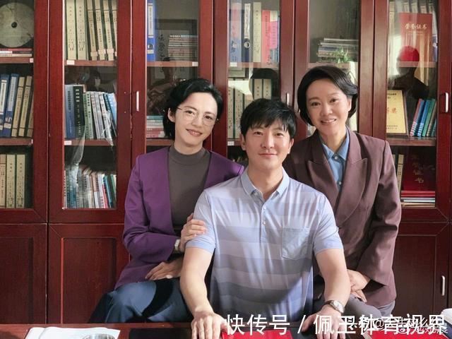 女人被两根茎同时进去图片 女人是女人独立的个体