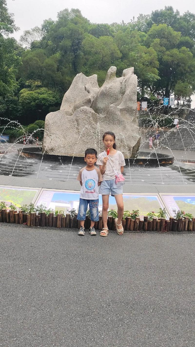 扒开双腿疯进出爽爽爽动态图