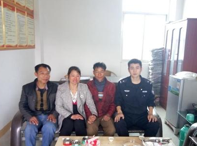 在公交车上被后入