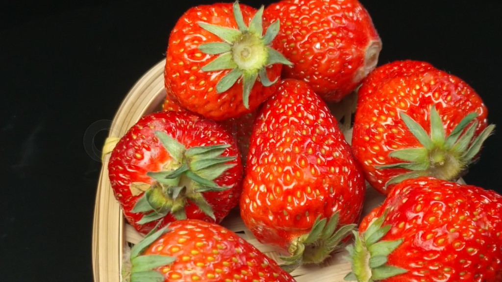 高清对白国产在线 在胶片颗粒的对白舞蹈中苏醒