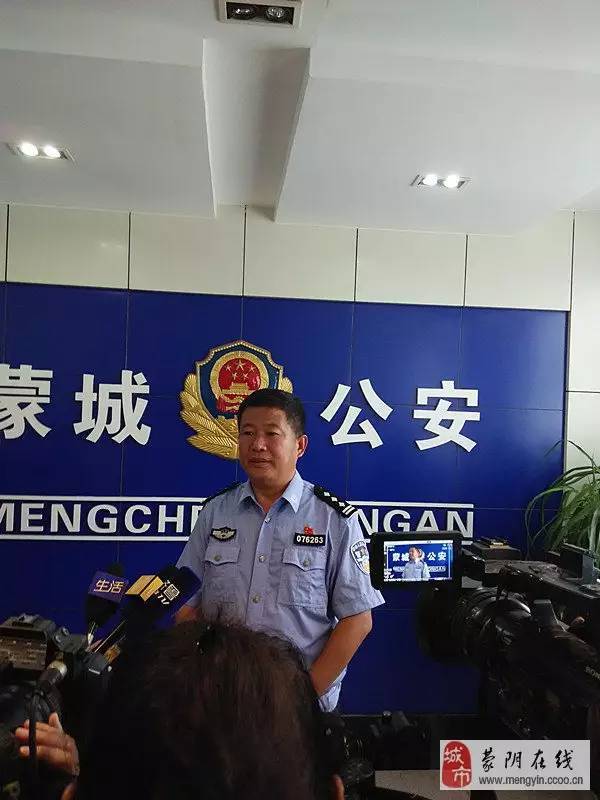 小马拉大车爸爸在旁边录像