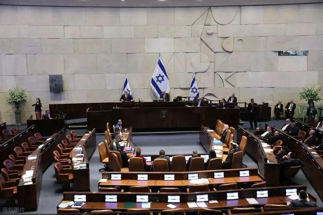 打屁股调教跪撅臀SP